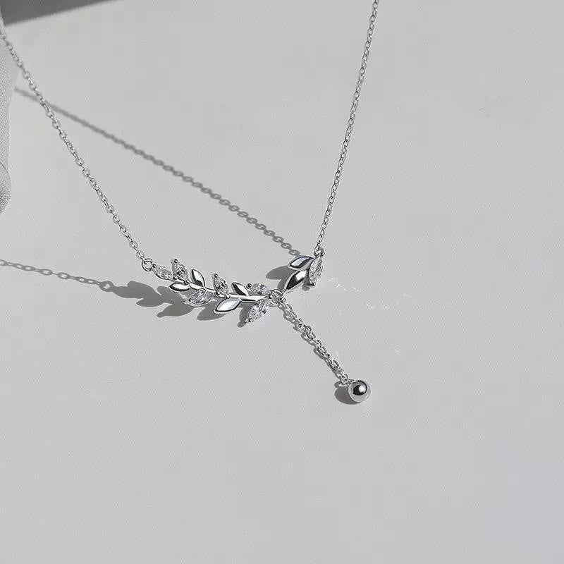 925 Sterling Silver Leaf Pendant Necklace for Women Elegant Zircon Choker Chain