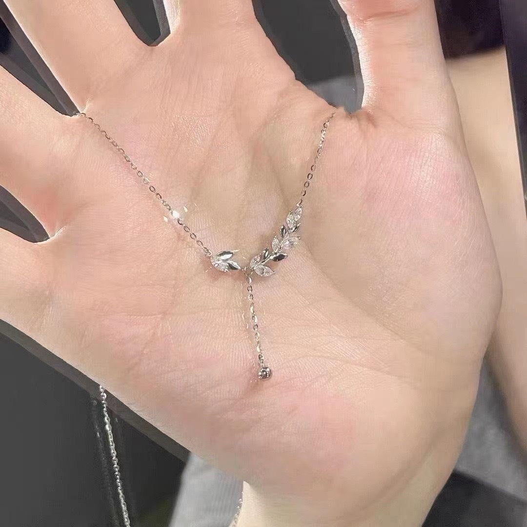 925 Sterling Silver Leaf Pendant Necklace for Women Elegant Zircon Choker Chain
