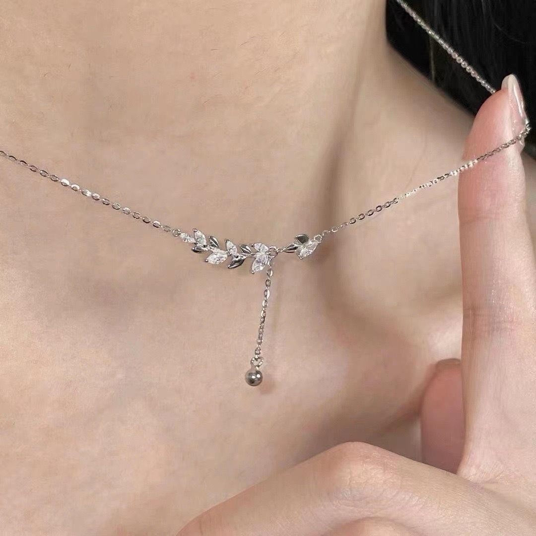 925 Sterling Silver Leaf Pendant Necklace for Women Elegant Zircon Choker Chain